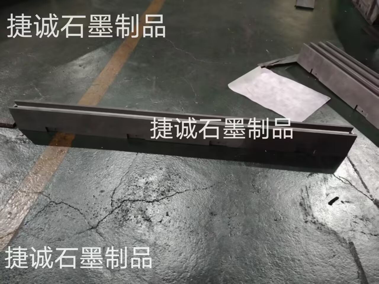 真空爐石墨橫梁，真空爐石墨件，真空爐石墨配件，真空爐石墨件，真空爐石墨件石墨橫梁，真空爐石墨配件石墨橫梁，真空爐石墨件加工，真空爐石墨件生產(chǎn)廠家