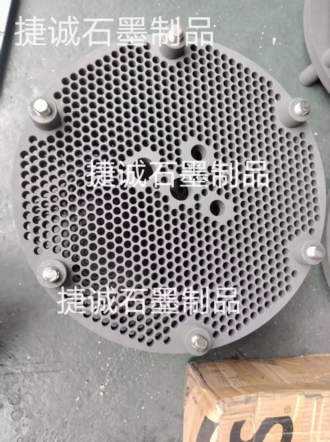 石墨盤，鐘罩爐燒結(jié)石墨盤，石墨盤加工，燒結(jié)石墨盤，石墨燒結(jié)盤，隧道爐石墨盤，石墨圓盤，銅管燒結(jié)石墨盤，石墨盤加工廠，石墨盤生產(chǎn)廠家